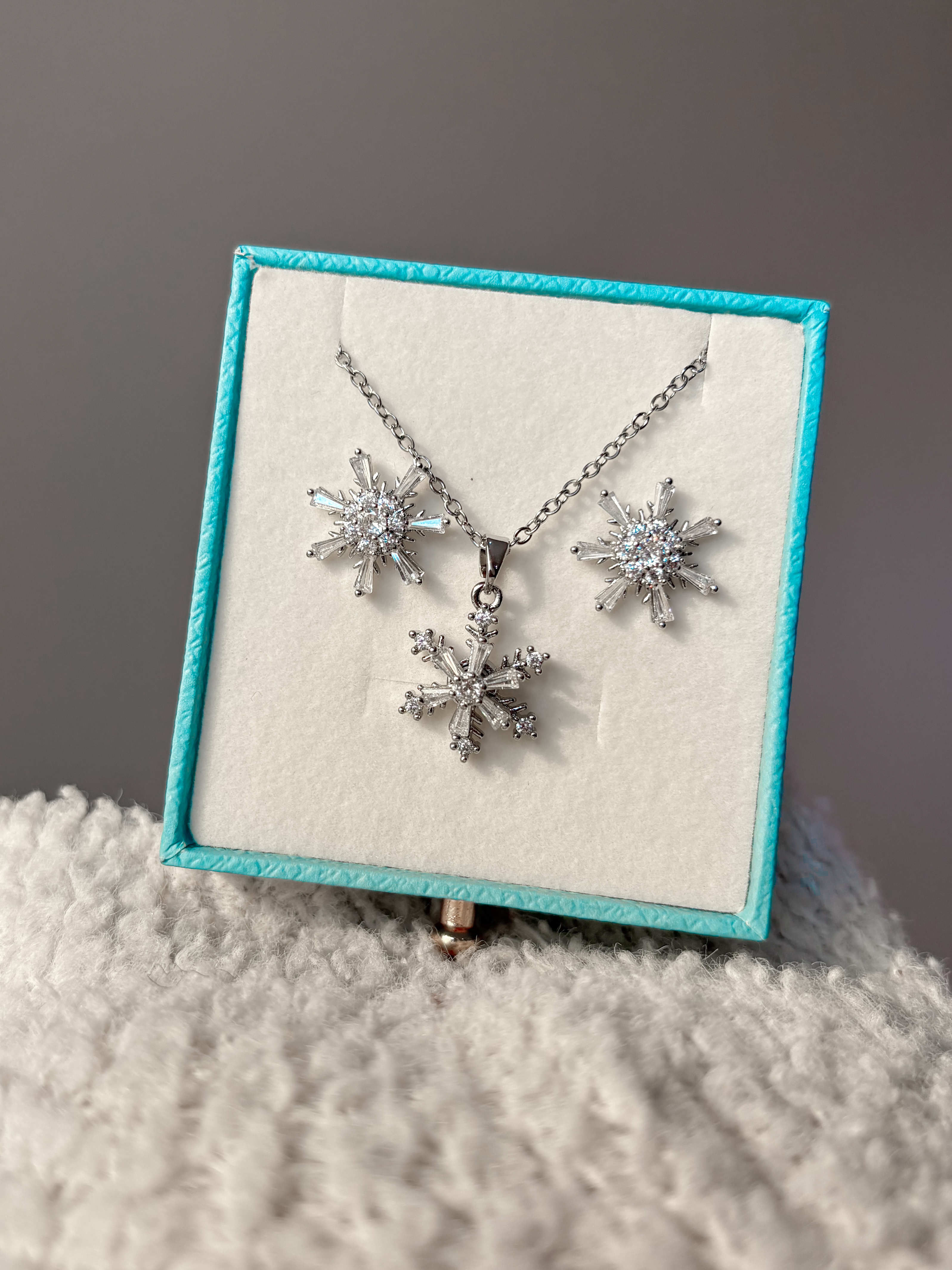 ست گردنبند و گوشواره دونه برف