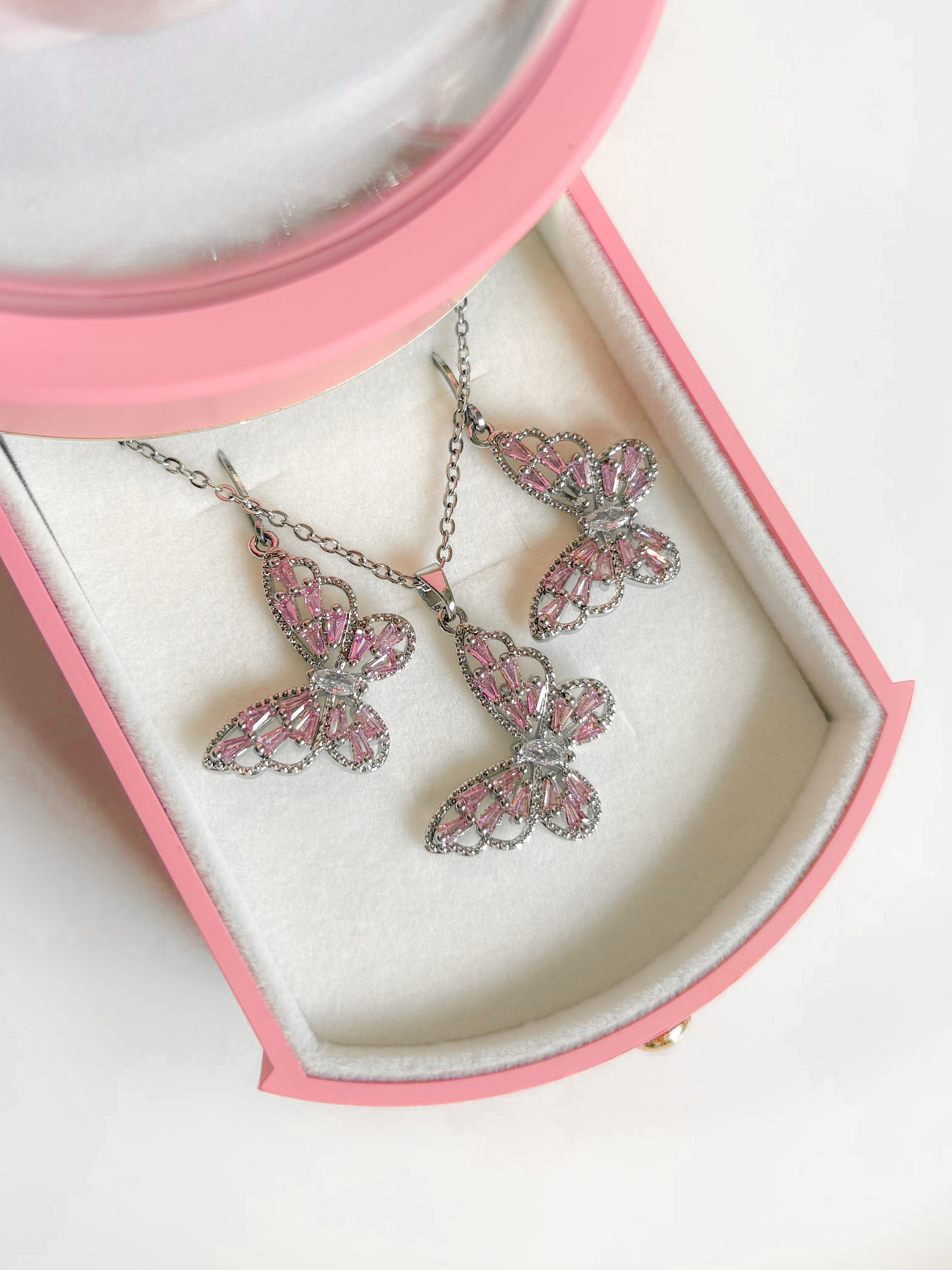 ست گردنبند و گوشواره پروانه صورتی